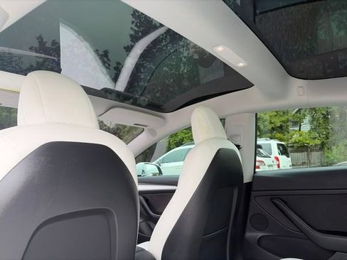 Used 2022 Tesla Model 3 Long Range AWD/4WD image 33