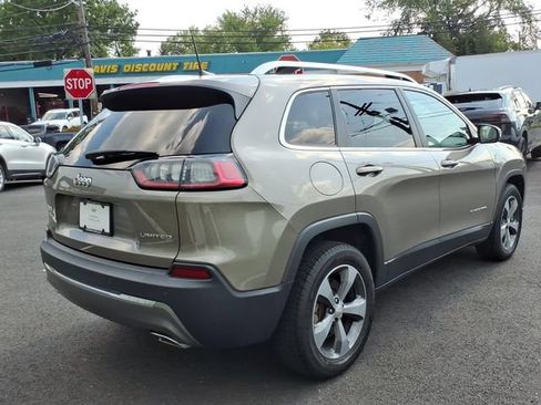 Used 2019 Jeep Cherokee Limited w/ Luxury Group AWD/4WD image 6