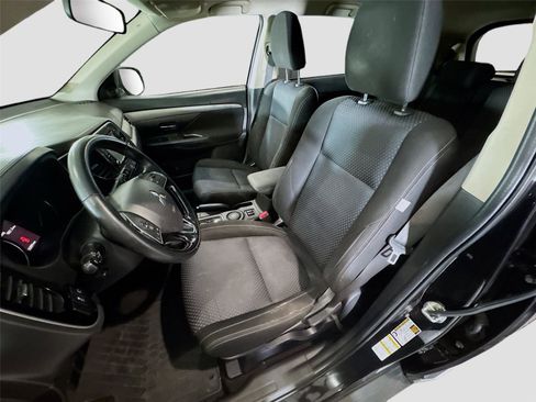 Used 2016 Mitsubishi Outlander SE image 7
