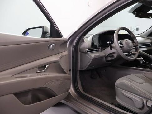 Used 2024 Hyundai Elantra SEL FWD image 9