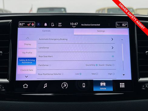 Used 2023 Chrysler Pacifica Touring-L image 7