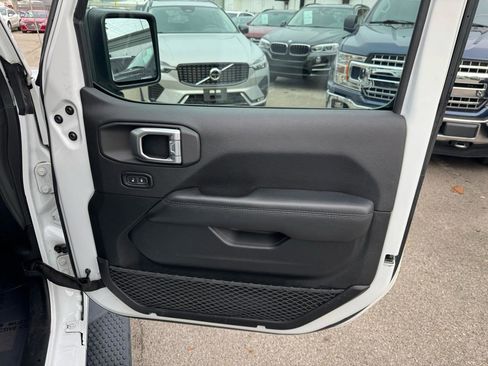 Used 2020 Jeep Wrangler Unlimited Sahara AWD/4WD image 17