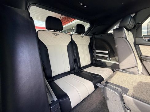 Used 2019 Bentley Bentayga image 35