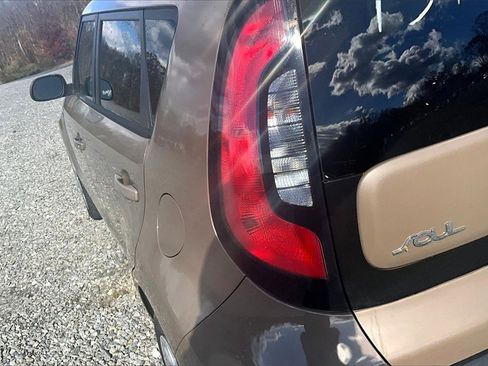 Used 2015 Kia Soul Base image 27