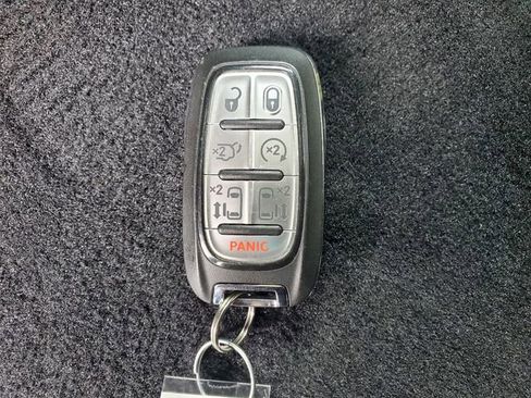 Certified 2024 Chrysler Pacifica Touring-L image 33