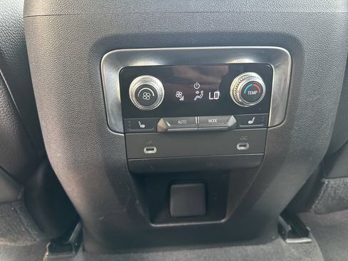Used 2021 GMC Yukon Denali w/ Denali Premium Package AWD/4WD image 39
