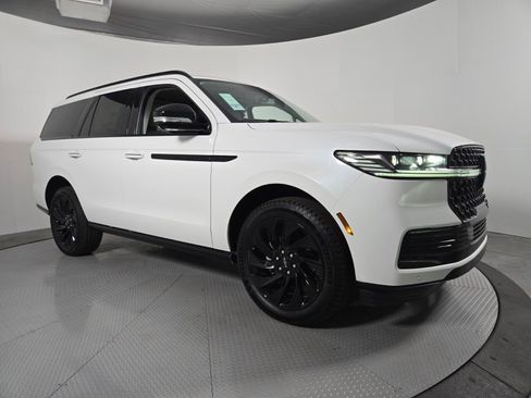 Used 2026 Lincoln Navigator Reserve AWD/4WD image 2