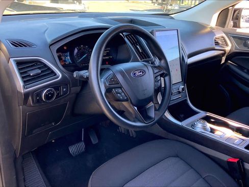 Certified 2024 Ford Edge SE w/ Black Appearance Package image 16