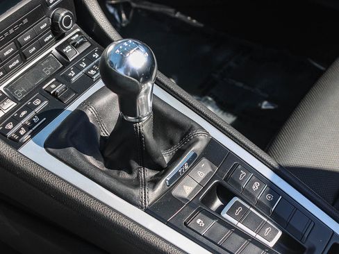 Used 2025 Porsche 718 Boxster RWD image 25