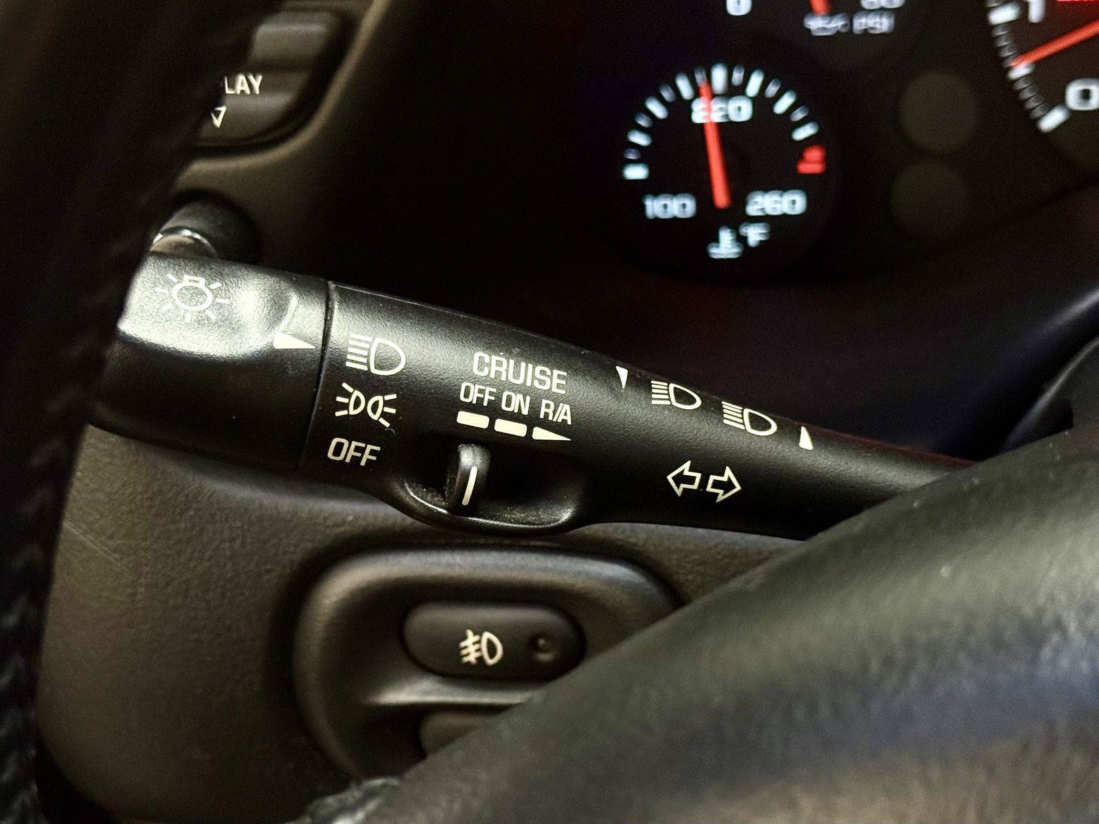 Used 2004 Chevrolet Corvette Coupe RWD image 17