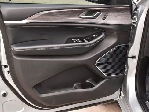 Used 2022 Jeep Grand Cherokee L Overland image 36