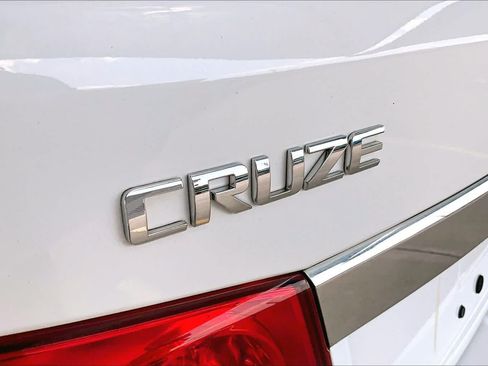 Used 2013 Chevrolet Cruze LS FWD image 30