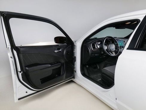 Used 2019 Dodge Charger SXT image 22