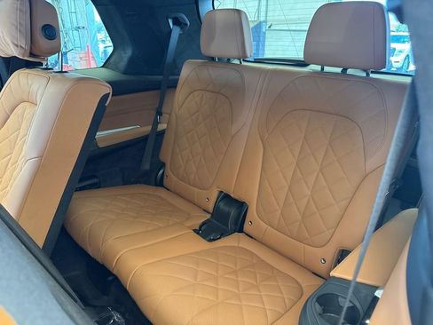 Used 2024 BMW X7 xDrive40i w/ M Sport Package AWD/4WD image 8