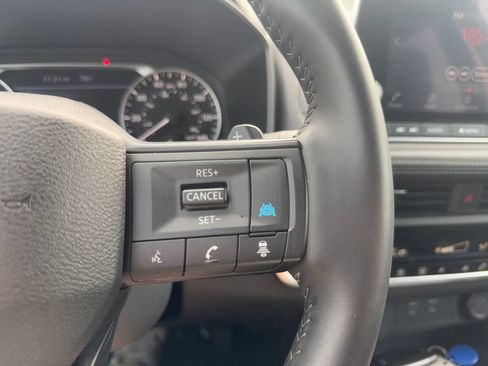 Used 2025 Nissan Rogue SV AWD/4WD image 16