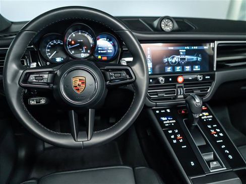 Certified 2026 Porsche Macan image 19