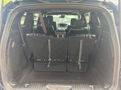 Used 2025 Chrysler Pacifica Limited FWD image 12