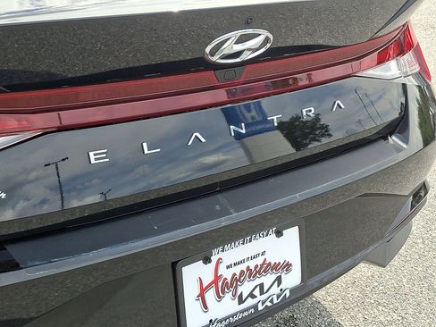 Used 2023 Hyundai Elantra SEL FWD image 29