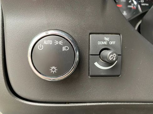 Used 2018 Chevrolet Express 3500 w/ Driver Convenience Package RWD image 22