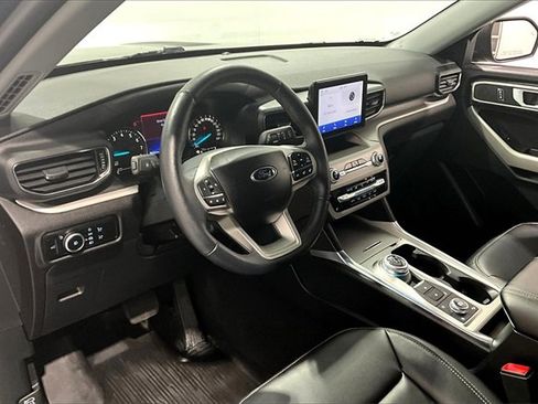 Used 2023 Ford Explorer XLT image 17
