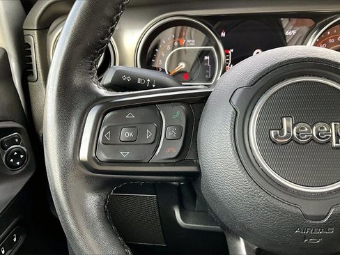 Certified 2022 Jeep Gladiator Willys image 26