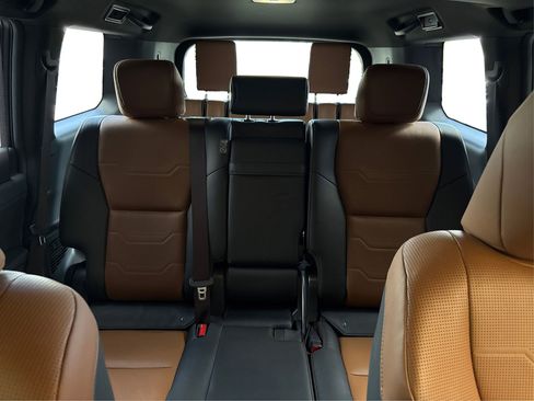 Used 2024 Lexus GX 550 image 17