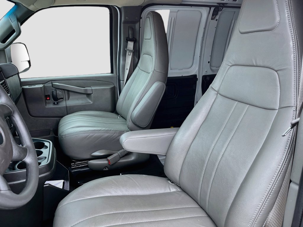 Used 2025 GMC Savana 3500 w/ Driver Convenience Package RWD image 19