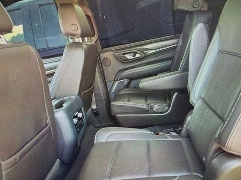 Used 2022 GMC Yukon XL Denali w/ Denali Premium Package AWD/4WD image 7