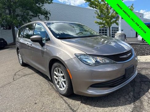 Used 2017 Chrysler Pacifica Touring FWD image 13