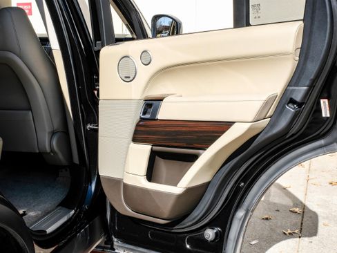 Used 2017 Land Rover Range Rover HSE image 44