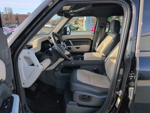Used 2022 Land Rover Defender 110 X-Dynamic SE AWD/4WD image 17