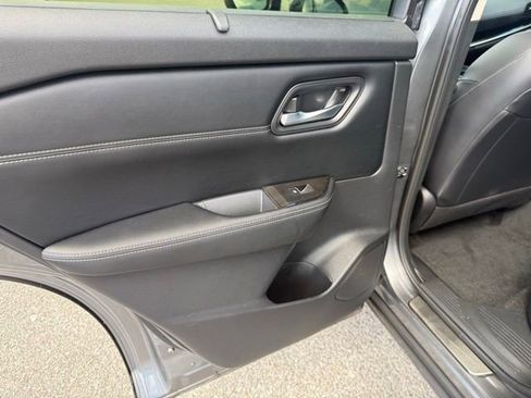 Used 2025 Nissan Rogue SL w/ Tech Package image 26