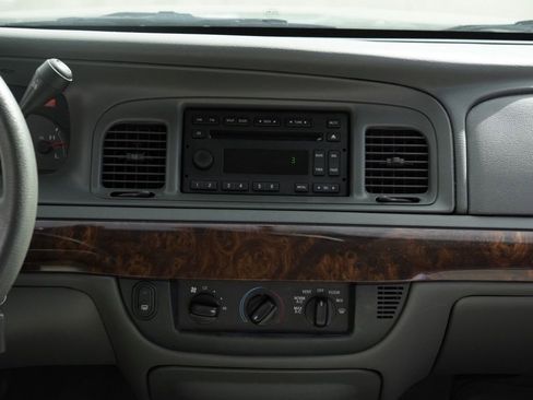 Used 2005 Mercury Grand Marquis GS image 19