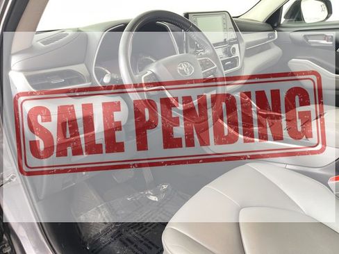 Certified 2022 Toyota Highlander XLE image 2