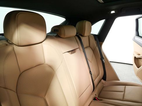 New 2026 Porsche Macan S image 24