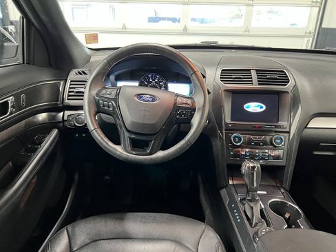 Used 2018 Ford Explorer XLT w/ Equipment Group 202A AWD/4WD image 8