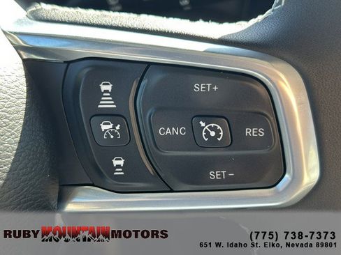 Used 2025 Jeep Wrangler Unlimited Sahara AWD/4WD image 13