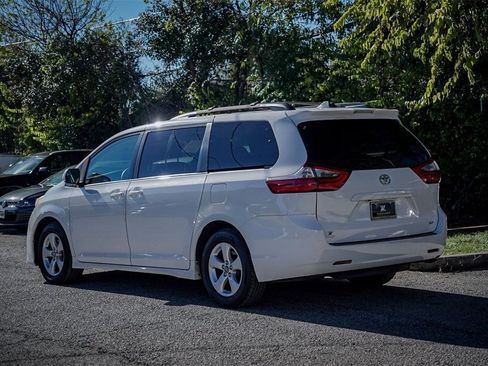 Used 2020 Toyota Sienna LE image 6