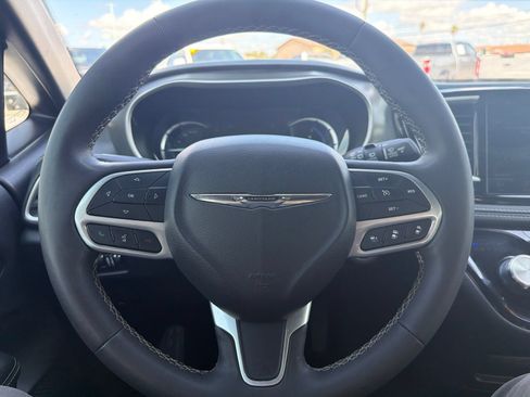 Used 2025 Chrysler Pacifica Select FWD image 21