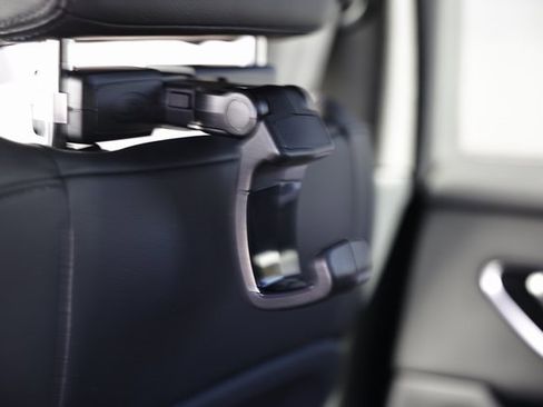 New 2026 Land Rover Range Rover Velar Dynamic SE image 39