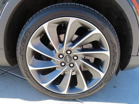 Used 2022 Lincoln Nautilus Reserve w/ Equipment Group 202A image 11