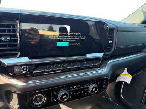 Used 2024 Chevrolet Silverado 1500 LT AWD/4WD image 12