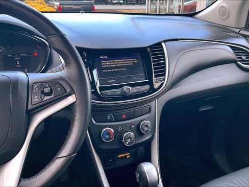 Certified 2022 Chevrolet Trax LT w/ Sport Edition image 18