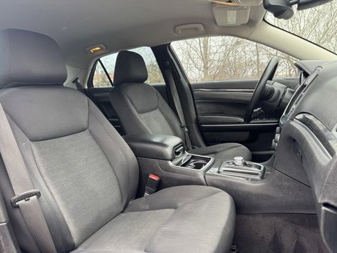 Used 2018 Chrysler 300 Touring w/ Sport Appearance Package image 25