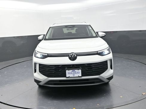 New 2026 Volkswagen Tiguan SE AWD/4WD image 2