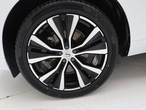 Used 2024 Volvo XC60 B5 Plus w/ Protection Package Premier AWD/4WD image 9