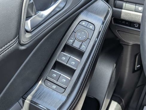 Used 2025 Nissan Rogue SL AWD/4WD image 21