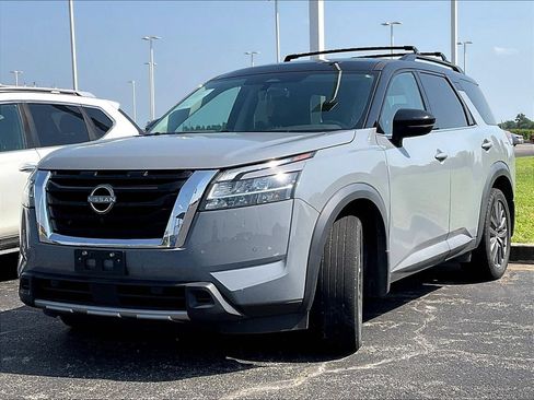 Used 2023 Nissan Pathfinder SL w/ SL Premium Package AWD/4WD image 4