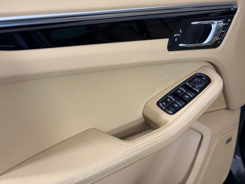 Used 2016 Porsche Macan S AWD/4WD image 14