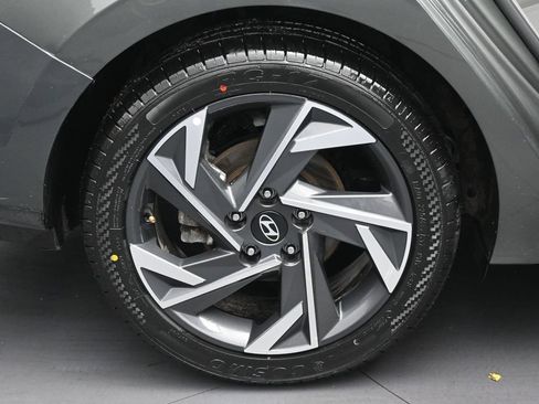 Used 2025 Hyundai Elantra SEL FWD image 39